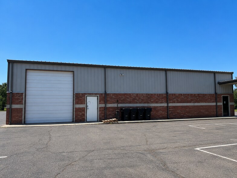 More Photos Of 905 Messenger Ln, Moore Light Manufacturing For Lease