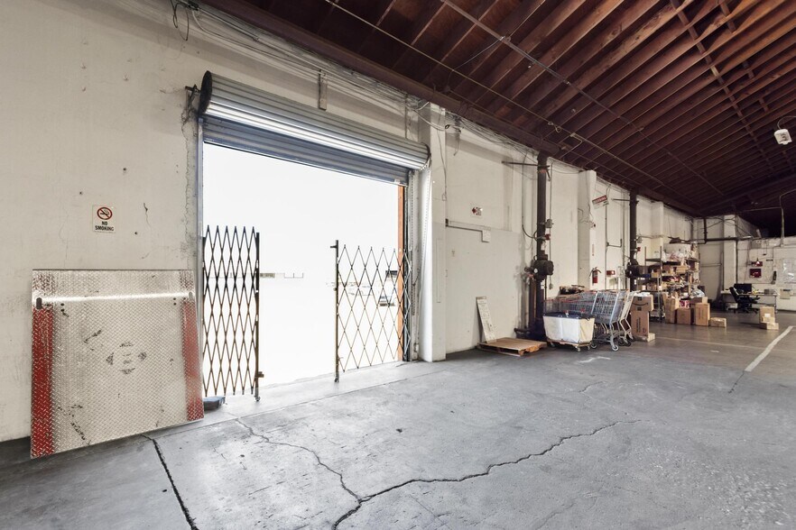 More Photos Of 6310 Corsair St, Commerce Manufacturing For Sale