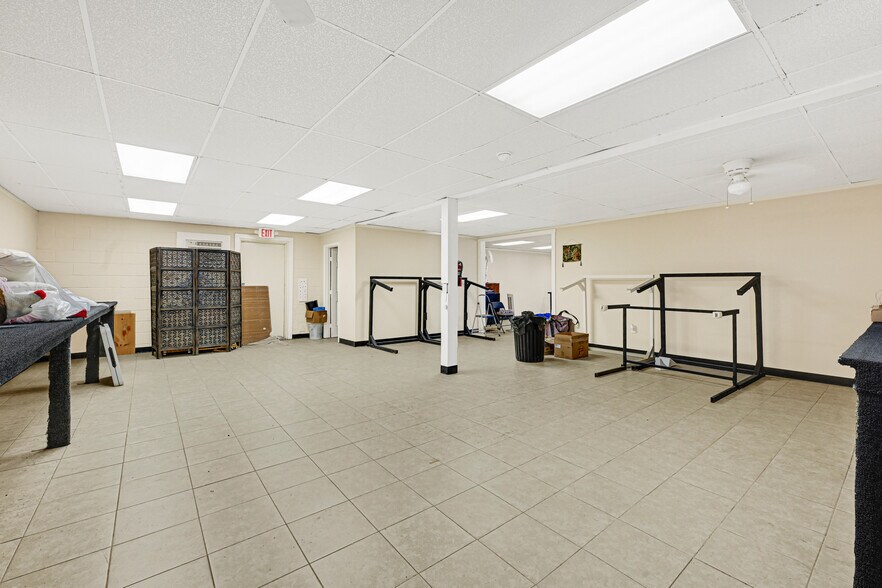 More Photos Of 8510 C E King Pky, Houston Convenience Store For Lease