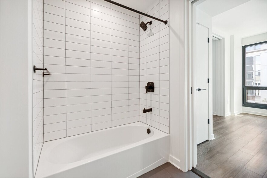 More Photos Of 555 E St SW, Washington Apartments For Lease