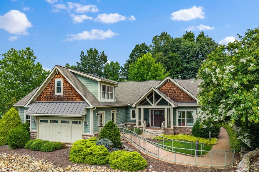 More Photos Of 798 Dogwood Rd, Asheville Office For Sale
