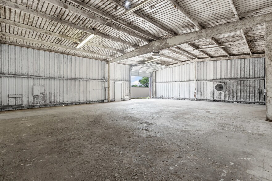 More Photos Of 4715 Turner Warnell Rd, Arlington Warehouse For Sale