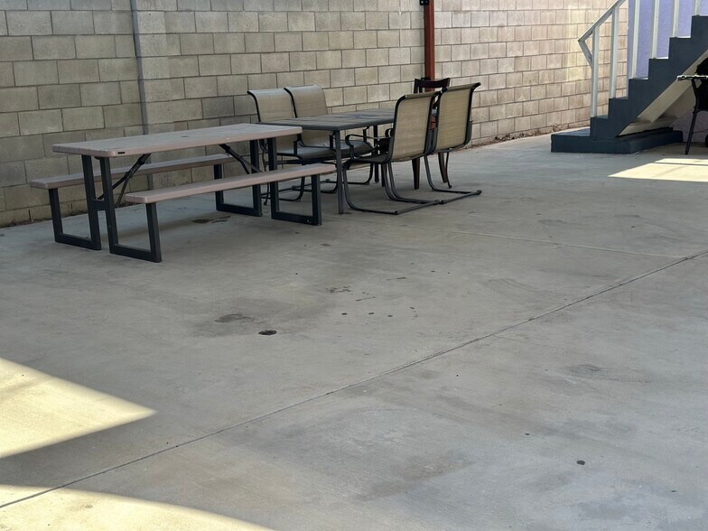 More Photos Of 1161 W 37th Dr, Los Angeles Apartments For Sale