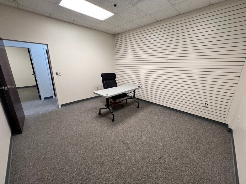 More Photos Of 7751 Kingspointe Pky, Orlando Light Distribution For Lease