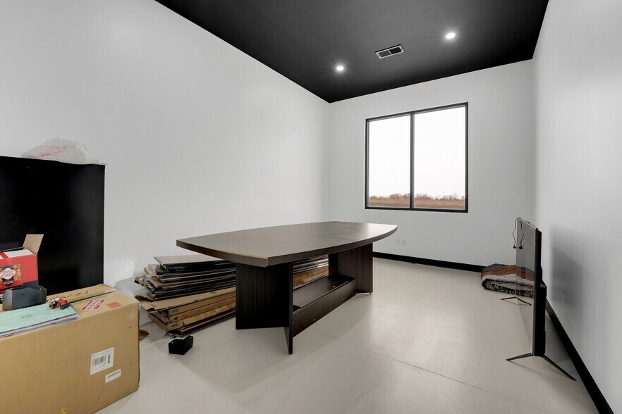 More Photos Of 22800 Highway H, Sedalia Manufacturing For Sale