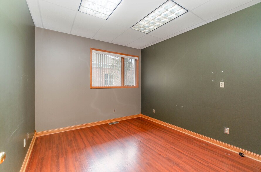 More Photos Of 5225 Hampton Pl, Saginaw Medical For Sale