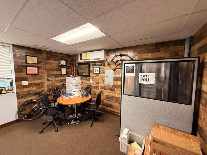 More Photos Of 7310 88th St, Glendale Office For Lease