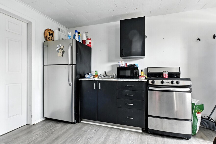 More Photos Of 110-114 W Grand River Ave, Webberville Storefront Retail Residential For Sale