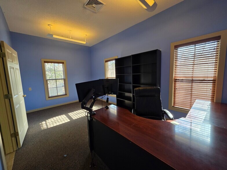 More Photos Of 14 Westbury Park, Bluffton Office For Sale