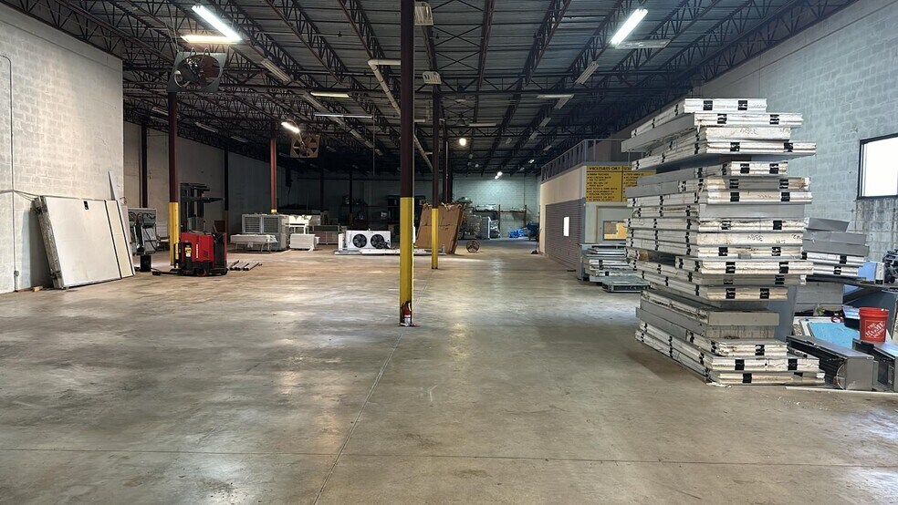 More Photos Of 5395 NW 165th St, Hialeah Warehouse For Lease