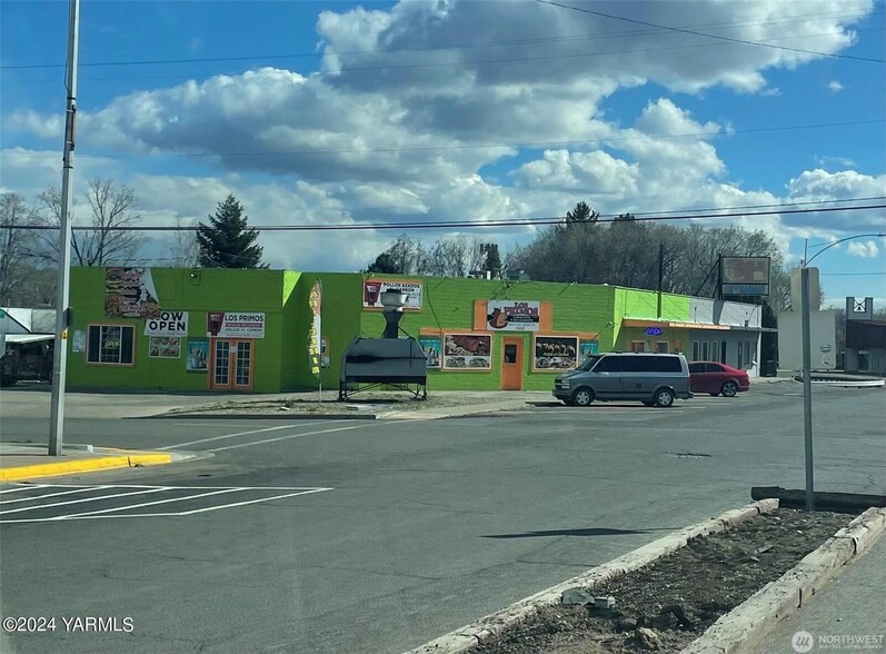 Primary Photo Of 204 Main st, Granger Convenience Store For Sale