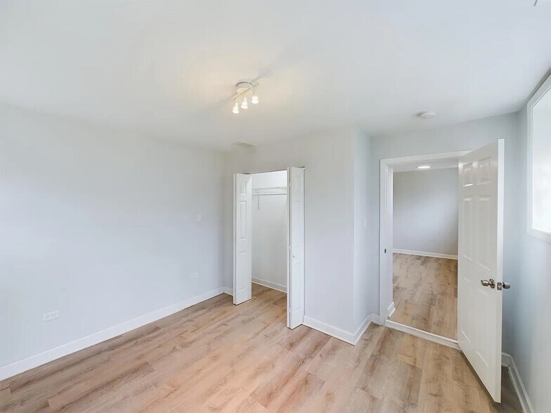 More Photos Of 619 E Groveland Park, Chicago Apartments For Sale