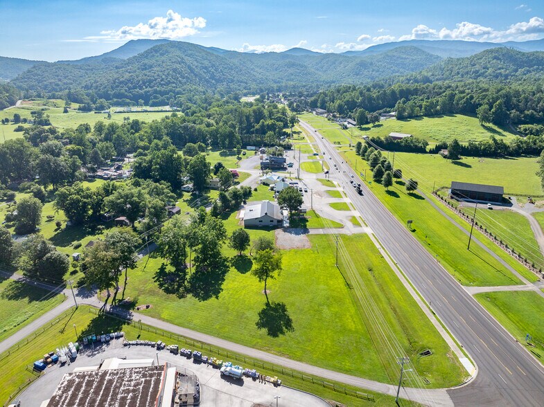 More Photos Of 8123 E Lamar Alexander Pky, Townsend Restaurant For Sale