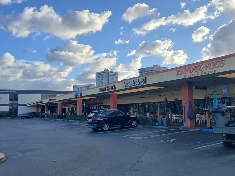Primary Photo Of 17985 Biscayne Blvd, Miami Unknown For Lease