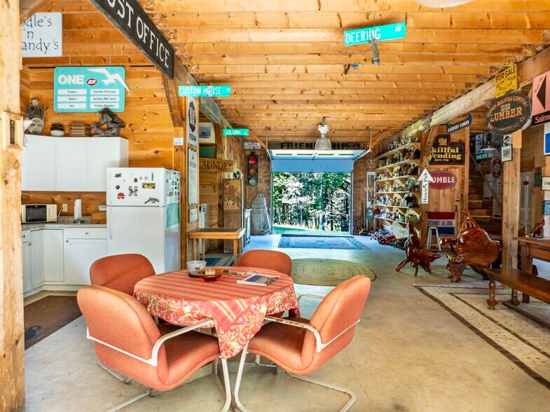 More Photos Of 54 Toll Bridge Rd, Eastport Hotel For Sale