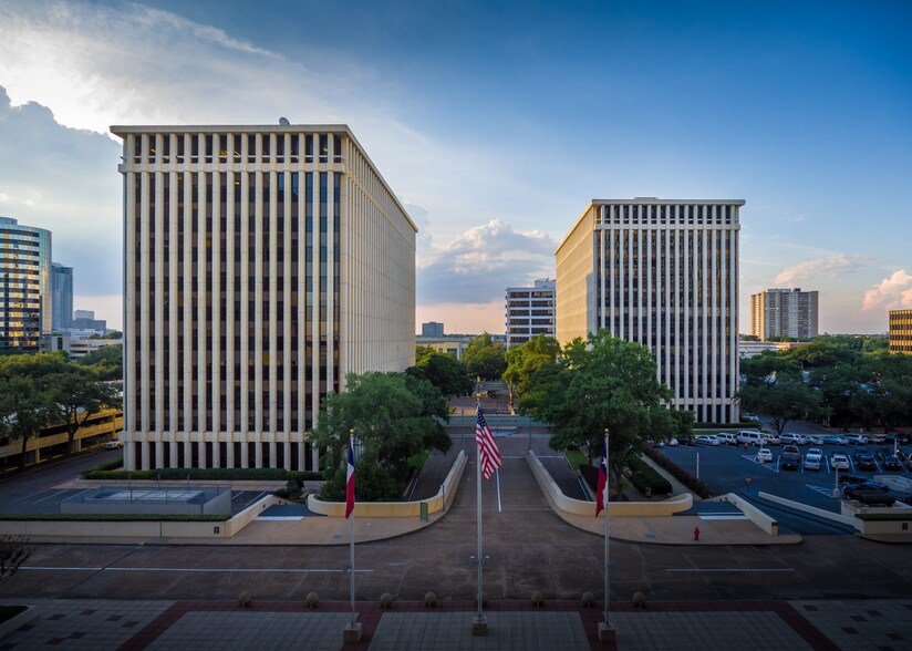 More Photos Of 2 Greenway Plz, Houston Office For Lease