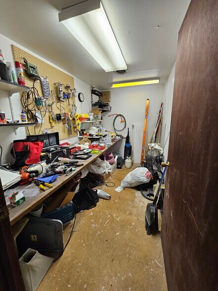 More Photos Of 815 N 1st Ave, Great Falls Auto Dealership For Lease