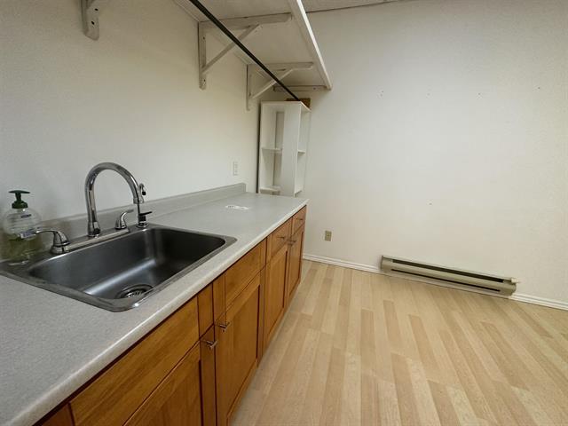 More Photos Of 13986 Cambie Rd, Richmond Light Distribution For Lease