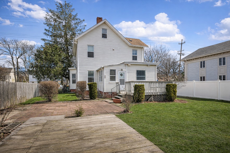 More Photos Of 20 N Main St, Marlboro Office For Sale