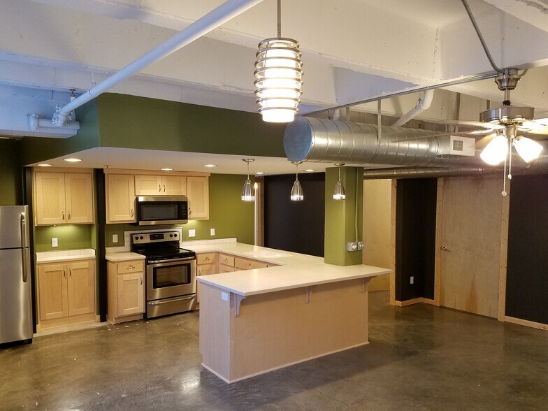 More Photos Of 735 SW Jackson St, Topeka Apartments For Sale