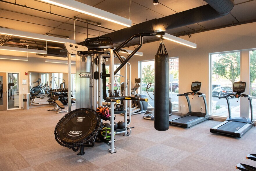 More Photos Of 1555 Ellinwood Ave, Des Plaines Apartments For Lease