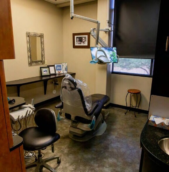 More Photos Of 34225 N 27th Dr, Phoenix Medical For Sale