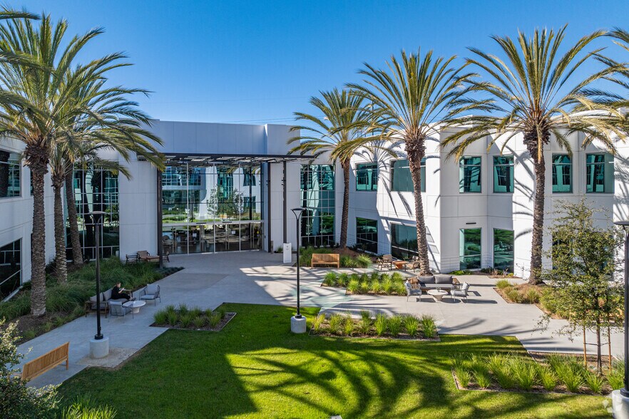 More Photos Of 6220 Greenwich Dr, San Diego Research And Development For Lease