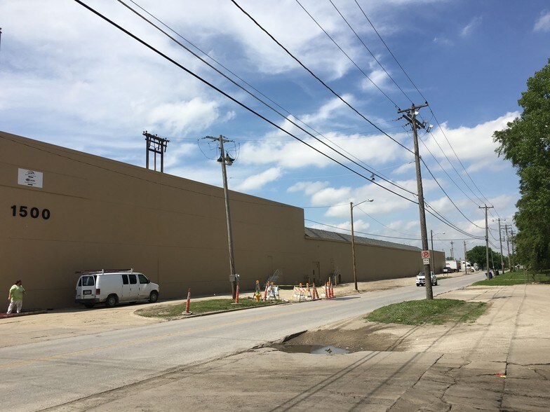 More Photos Of 1500 Delaware Ave, Des Moines Distribution For Lease