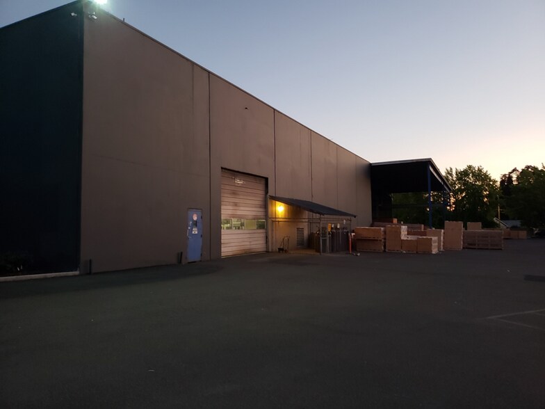 More Photos Of 500 E Illinois St, Newberg Manufacturing For Lease