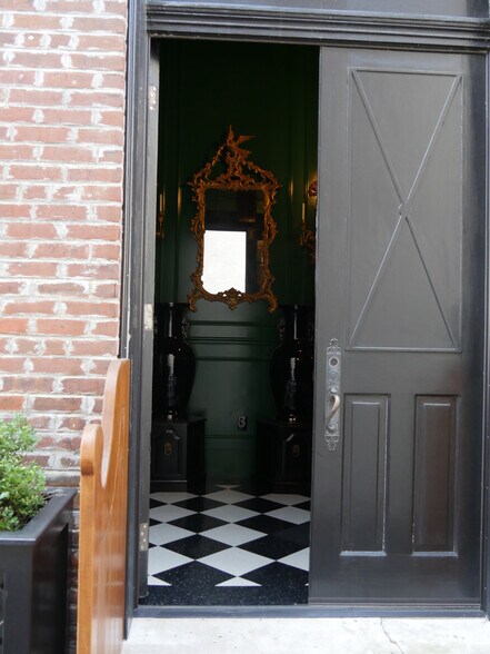 More Photos Of 207 N Chestnut St, Seymour Office For Sale