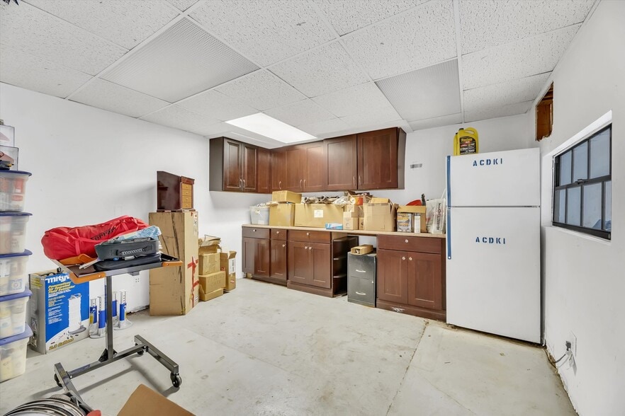More Photos Of 224 NE 32nd Ct, Oakland Park Warehouse For Sale