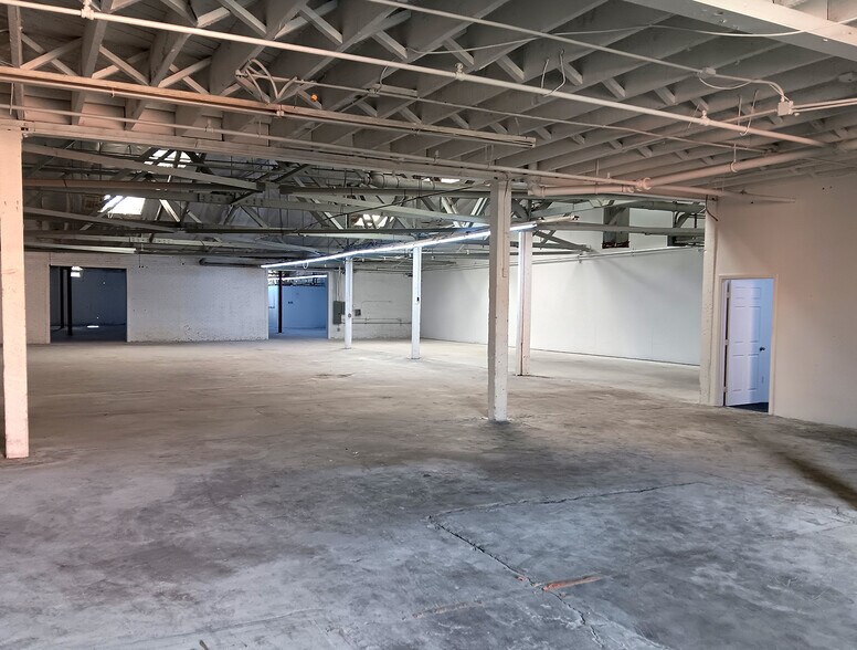 More Photos Of 710-734 E 62nd St, Los Angeles Warehouse For Lease