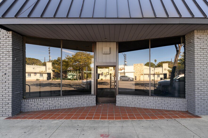 More Photos Of 4000-4004 W Burbank Blvd, Burbank Freestanding For Sale