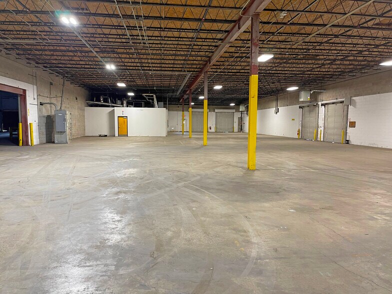 More Photos Of 23 Old Mill Rd, Greenville Warehouse For Lease