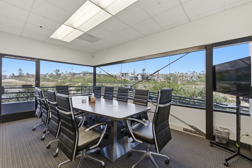More Photos Of 2533 S Highway 101, Cardiff By The Sea Coworking Space