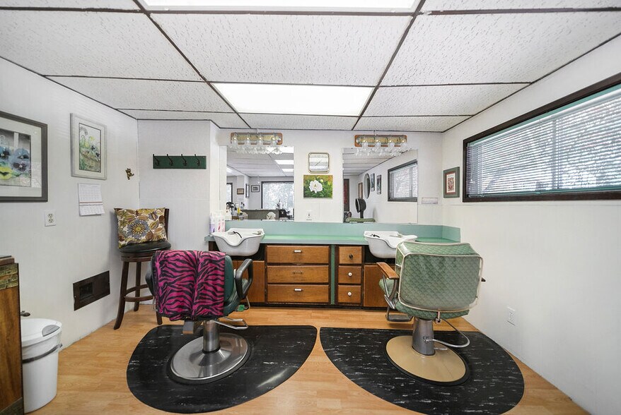 More Photos Of 20363-20379 NW Cedar Ln, Poulsbo General Retail For Sale