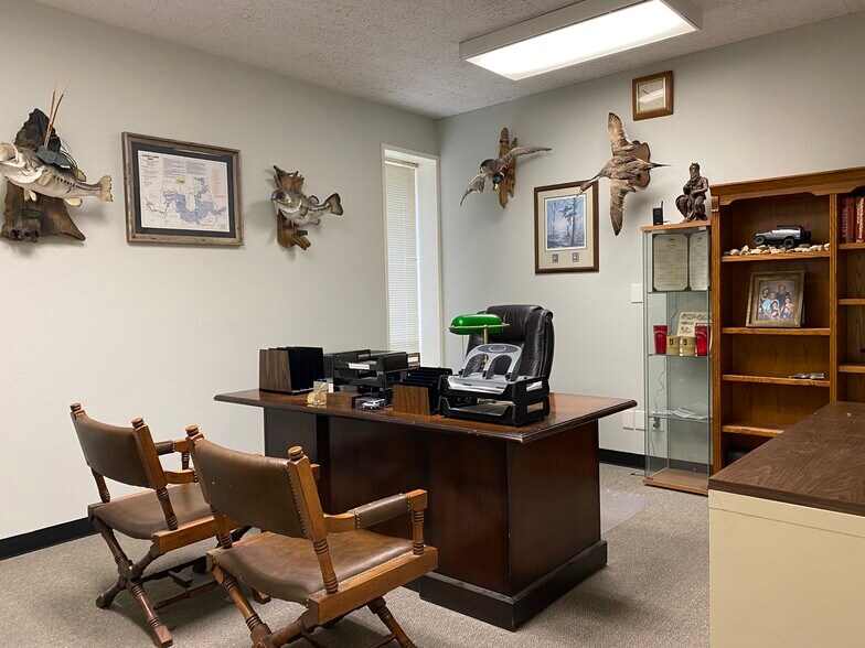 More Photos Of 9400 Village Green Dr, Shreveport Office For Lease