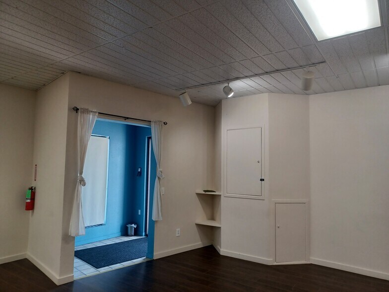 More Photos Of 4035 S 6th St, Klamath Falls General Retail For Sale