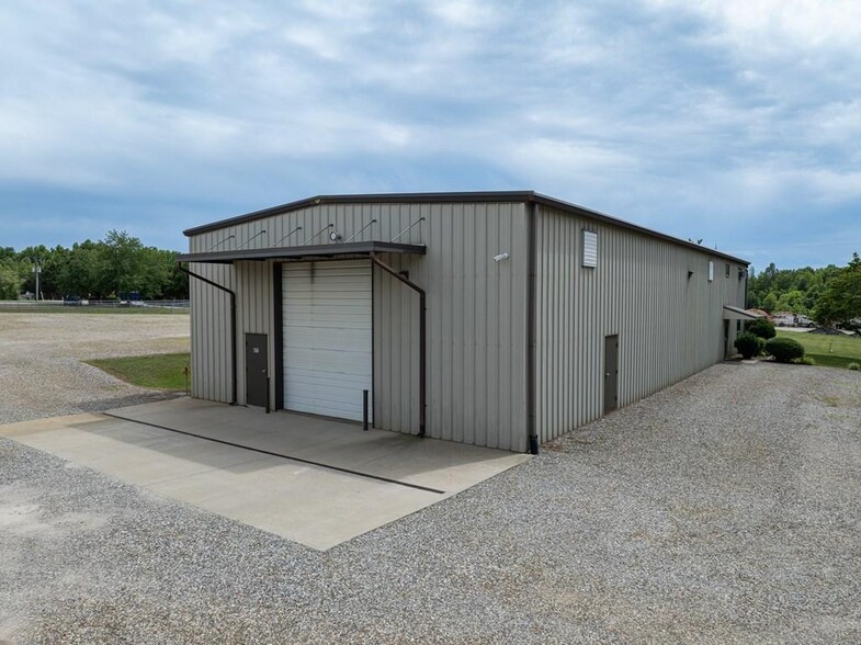 More Photos Of 471 Osborne St, Keysville Warehouse For Sale