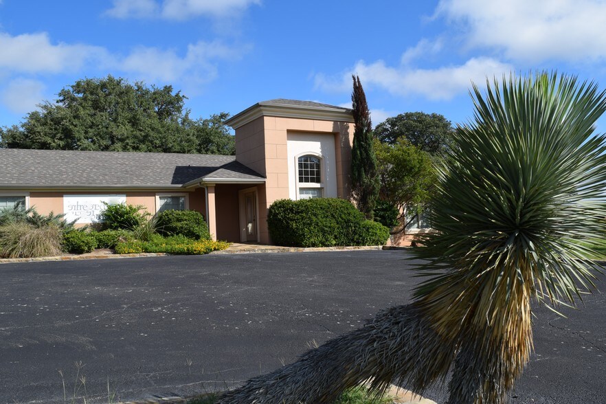 More Photos Of 1715 S Morgan St, Granbury Office Residential For Sale