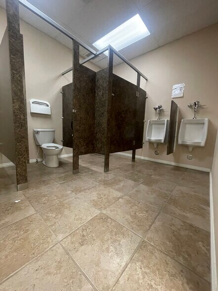 More Photos Of 1006 Aultman St, Ely Office For Sale