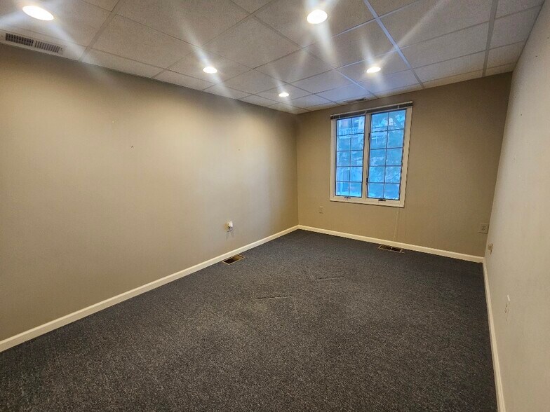 More Photos Of 11700-11706 Bowman Green Dr, Reston Office For Sale