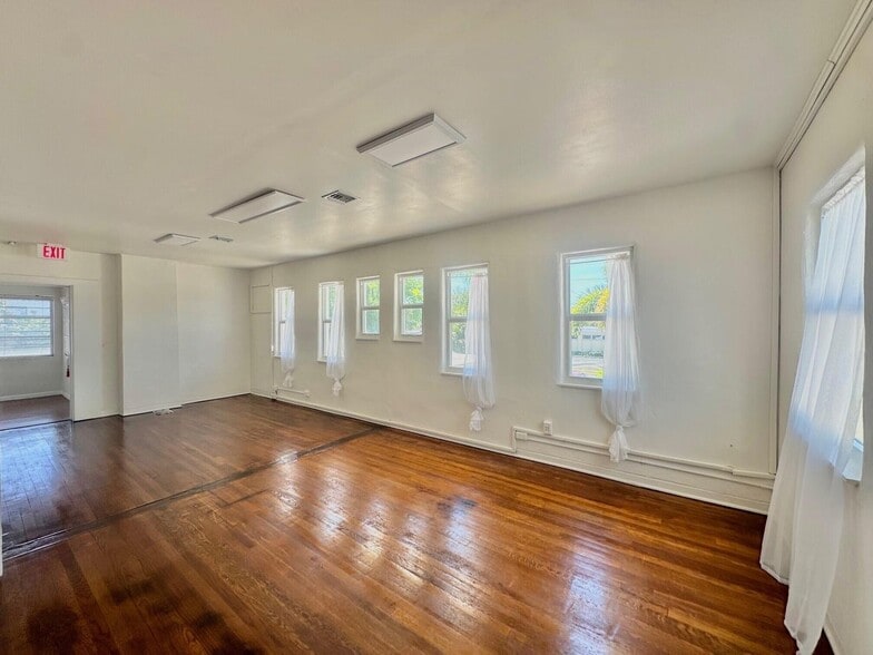 More Photos Of 3600 Broadway, West Palm Beach Loft Creative Space For Lease