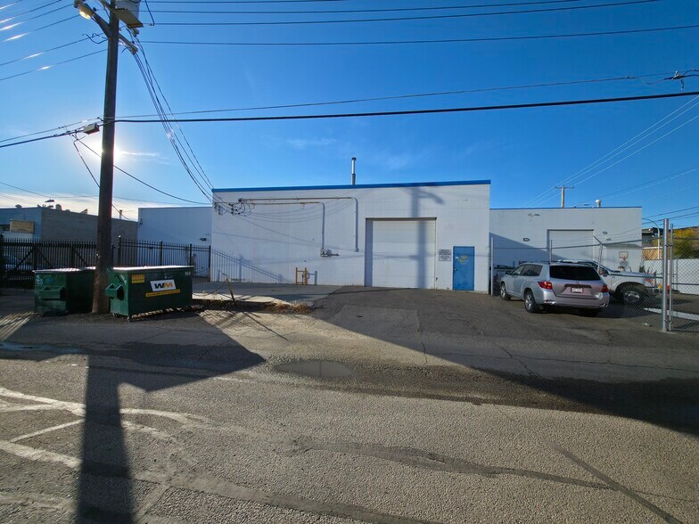 More Photos Of 10576-10593 106th St NW, Edmonton Flex For Lease