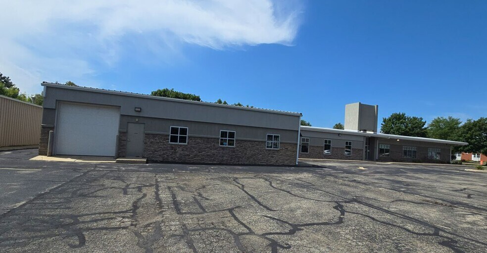 More Photos Of 1261 W Main St, Sun Prairie Office For Lease