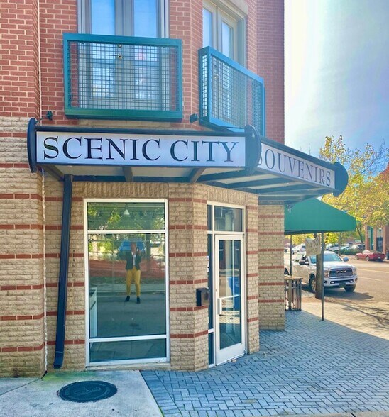 More Photos Of 100 Market St, Chattanooga Storefront For Sale