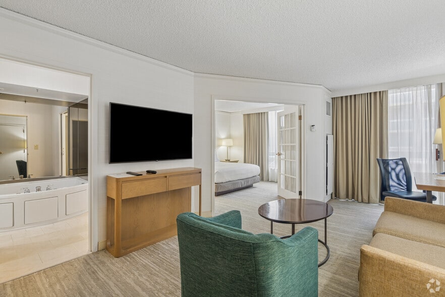 More Photos Of 6120 Peachtree Dunwoody Rd, Atlanta Hotel For Sale