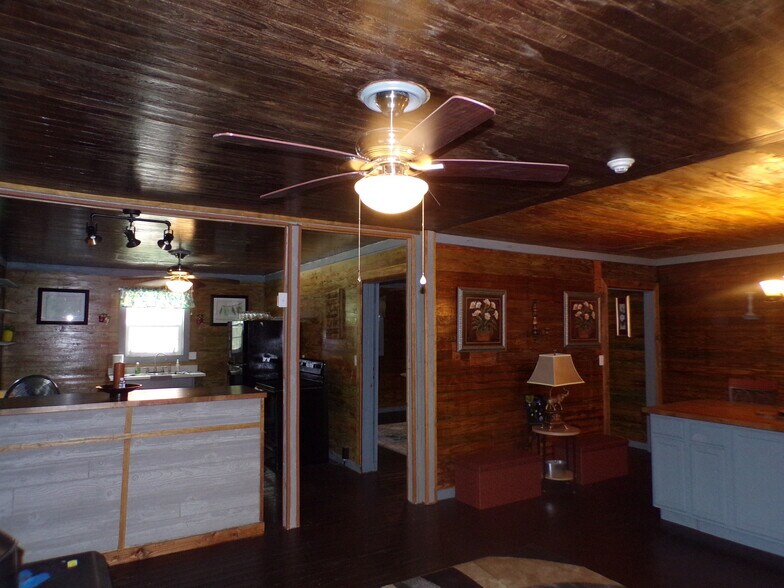 More Photos Of 450 S Oak St, Jackson Storefront Retail Office For Sale