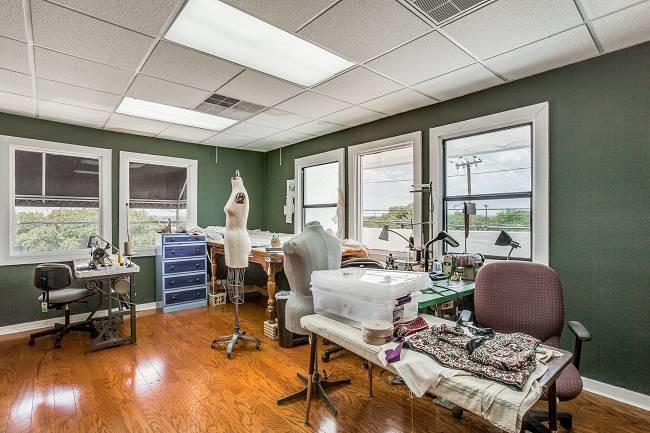 More Photos Of 250 W Olmos Dr, San Antonio Storefront Retail Office For Lease