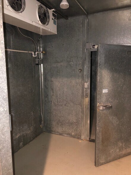 More Photos Of 1045 W Columbia Dr, Kennewick Storefront Retail Office For Sale